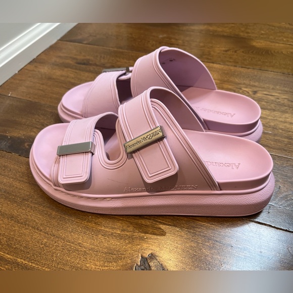 Alexander McQueen lavender rubber sandals - Picture 2 of 4